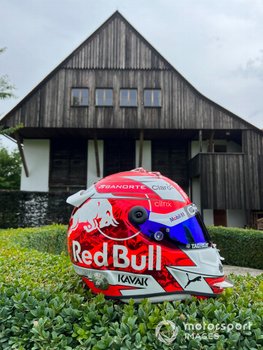 Vídeo: así es el "detallado" casco especial de Sergio Pérez para Austria