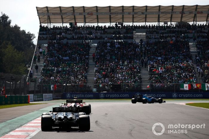 Carlos Sainz Jr., Ferrari SF21, Valtteri Bottas, Mercedes W12