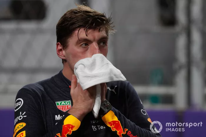 Max Verstappen, de Red Bull Racing, en el Parc Ferme después de chocar al final de la Q3