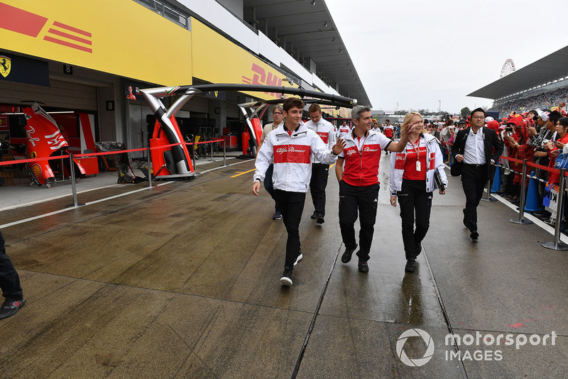 Charles Leclerc, Sauber with Xevi Pujolar, Sauber Head of Track Engineering and Ruth Buscombe, Sauber Race Strategist