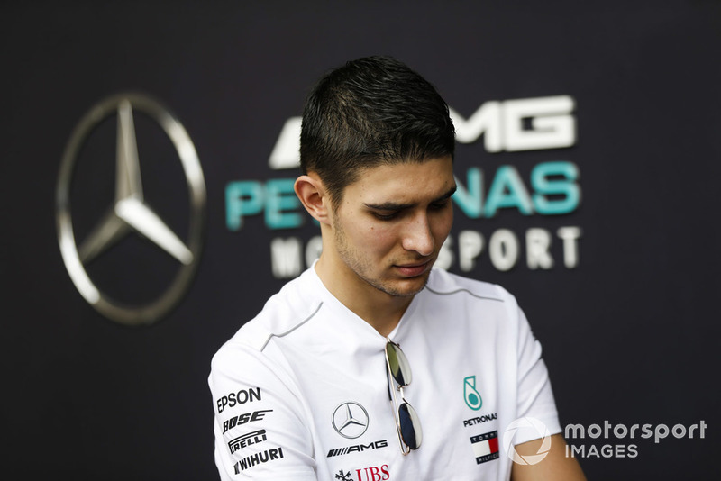 Резервний пілот Mercedes Естебан Окон