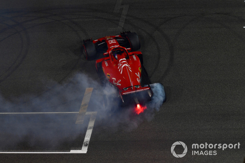 Sebastian Vettel, Ferrari SF71H fait des donuts