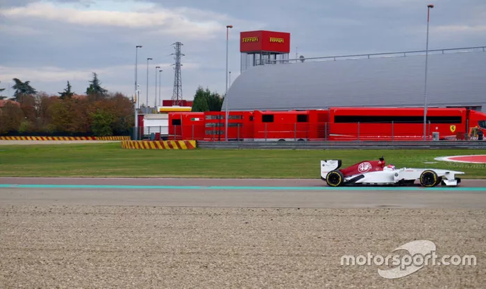 La piloto colombiana de carreras Tatiana Calderón en la prueba con el Sauber F1 C32