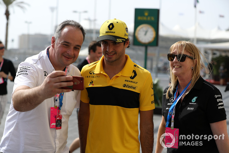 Карлос Сайнс-мол., Renault Sport F1 Team