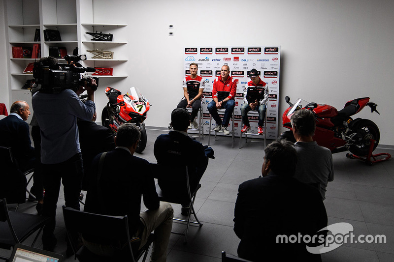 Marco Melandri, Ducati Team, Chaz Davies, Ducati Team, Ernesto Marinelli, Director del proyecto Ducati Superbike