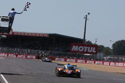 #3 DKR Engineering Norma M30 - Nissan: Jean Glorieux, Alexander Toril, toma la bandera a cuadros