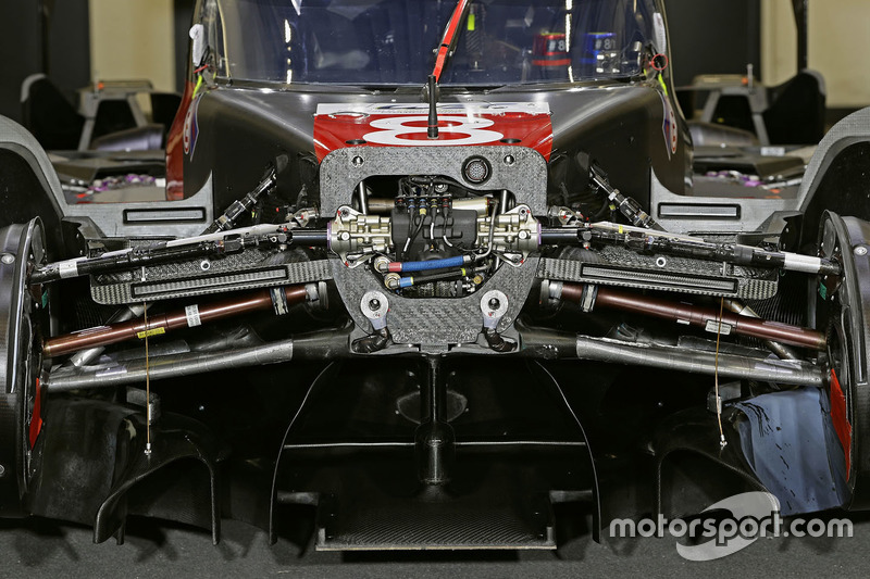 Audi R18: Vorderradaufhängung