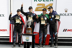Les vainqueurs #10 Wayne Taylor Racing Cadillac DPi: Ricky Taylor, Jordan Taylor, Max Angelelli, Jeff Gordon