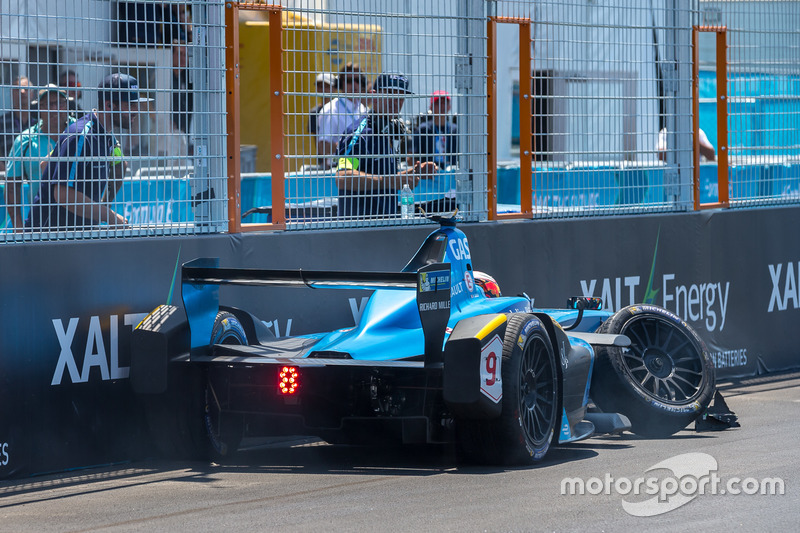 Pierre Gasly, Renault e.Dams choque