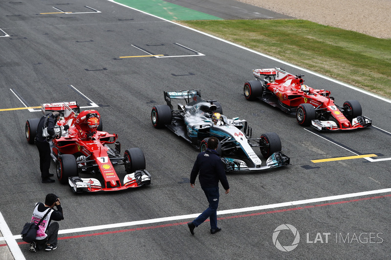 Pole Lewis Hamilton, Mercedes AMG F1, Kimi Raikkonen, Ferrari ve Sebastian Vettel, Ferrari
