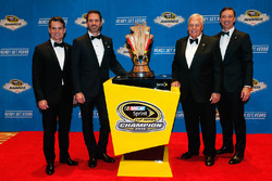 Campeón Jimmie Johnson, Hendrick Motorsports Chevrolet y el dueño del equipo Rick Hendrick, jefe de