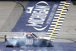 Race winner Darrell Wallace Jr., MDM Motorsports Chevrolet