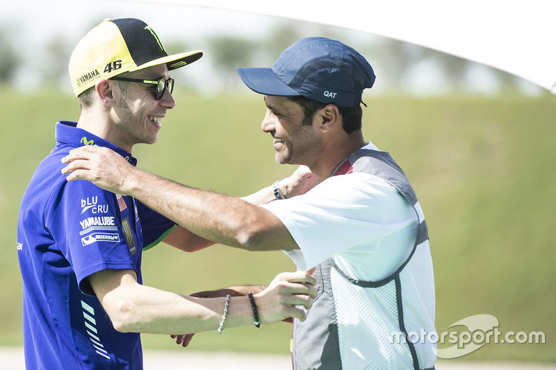 Valentino Rossi, Yamaha Factory Racing, Nasser Al-Attiyah en el club de tiro de Losail