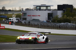 #91 Porsche Team Porsche 911 RSR: Richard Lietz, Frédéric Makowiecki
