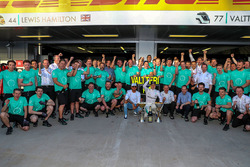 Валттери Боттас, Льюис Хэмилтон и команда Mercedes AMG F1