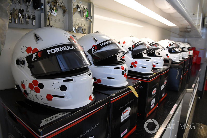 Helmets in the F1 Experiences garaje