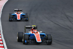 Естебан Окон, Manor Racing MRT05 випереджає товариша по команді Паскаля Верляйна, Manor Racing MRT05