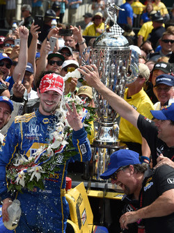 Ganador de la carrera Alexander Rossi, Herta - Andretti Autosport Honda