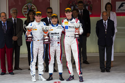 Podio: gandor de la carrera Nobuharu Matsushita, ART Grand Prix, segundo lugar Marvin Kirchhofer, Ca
