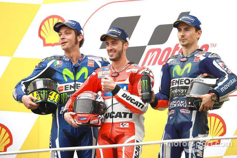 Podio: ganador de la carrera Andrea Dovizioso, Ducati Team, segundo Valentino Rossi, Yamaha Factory Racing, tercero Jorge Lorenzo, Yamaha Factory Racing