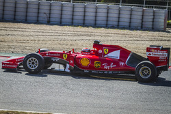 Кими Райкконен, Ferrari, испытывает шины Pirelli 2017 года