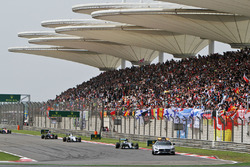 Nico Rosberg, Mercedes AMG F1 Team W07 führt hinter dem Safetycar