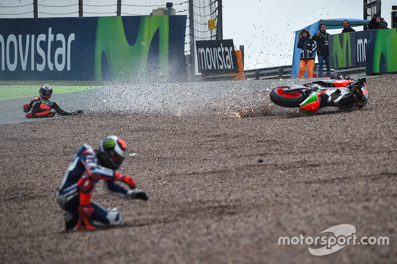 Stefan Bradl, Aprilia Racing Team Gresini chute après Jorge Lorenzo, Yamaha Factory Racing