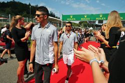 Pascal Wehrlein, Manor Racing y Esteban Ocon, Manor Racing en el desfile de pilotos
