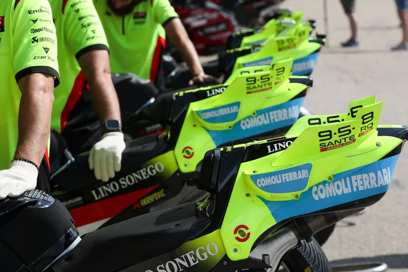 Aileron arrière de moto VR46