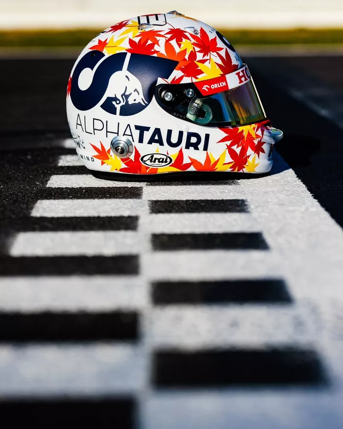 Yuki Tsunoda 2023 Helmet