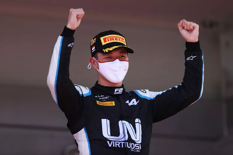 El ganador: Guanyu Zhou, UNI-Virtuosi