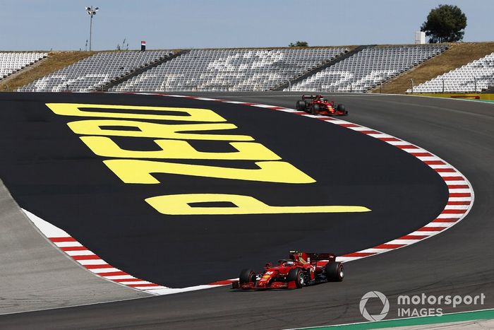 Carlos Sainz Jr., Ferrari SF21, Charles Leclerc, Ferrari SF21