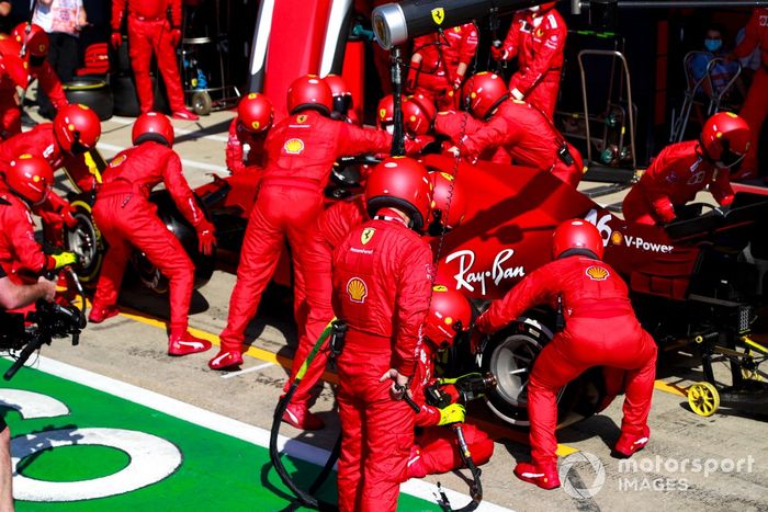 Charles Leclerc, Ferrari SF21, pit stop