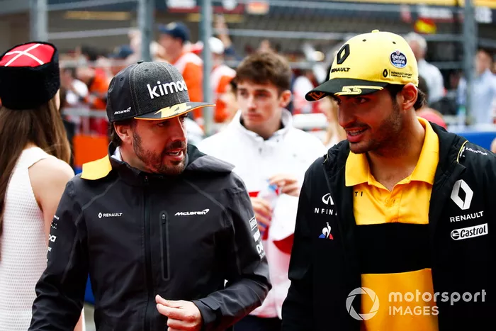 Fernando Alonso, McLaren, Carlos Sainz Jr., Renault Sport F1 Team