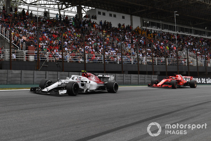Charles Leclerc, Sauber C37 y Sebastian Vettel, Ferrari SF71H