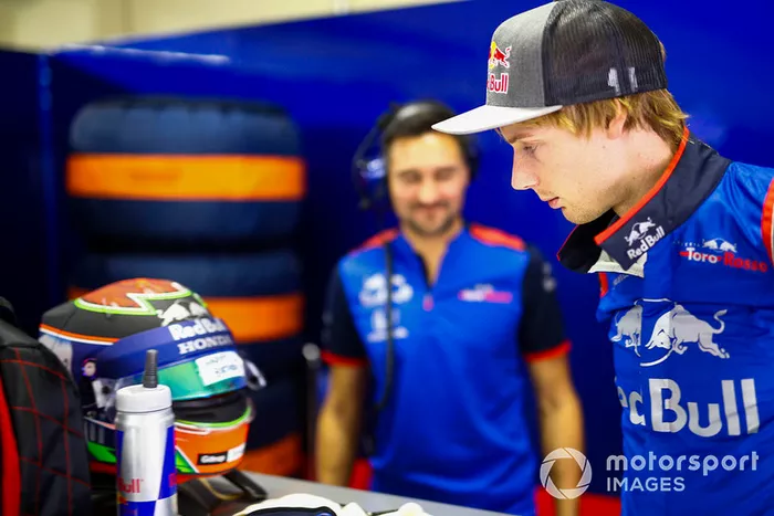 Brendon Hartley, Toro Rosso, views a birthday message on his helmet visor