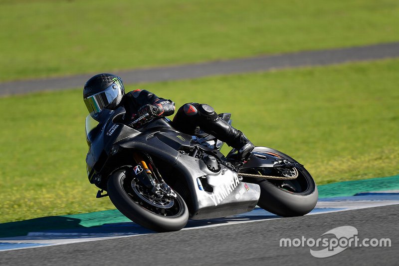 Lewis Hamilton probando la Yamaha Superbike