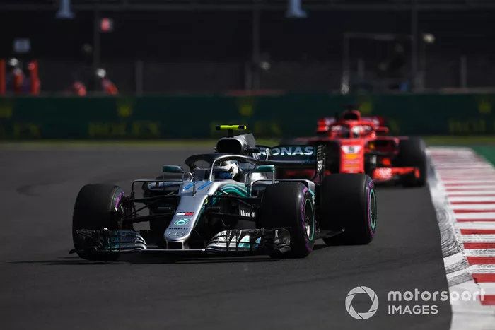 Valtteri Bottas, Mercedes AMG F1 W09 EQ Power+ y Sebastian Vettel, Ferrari SF71H 