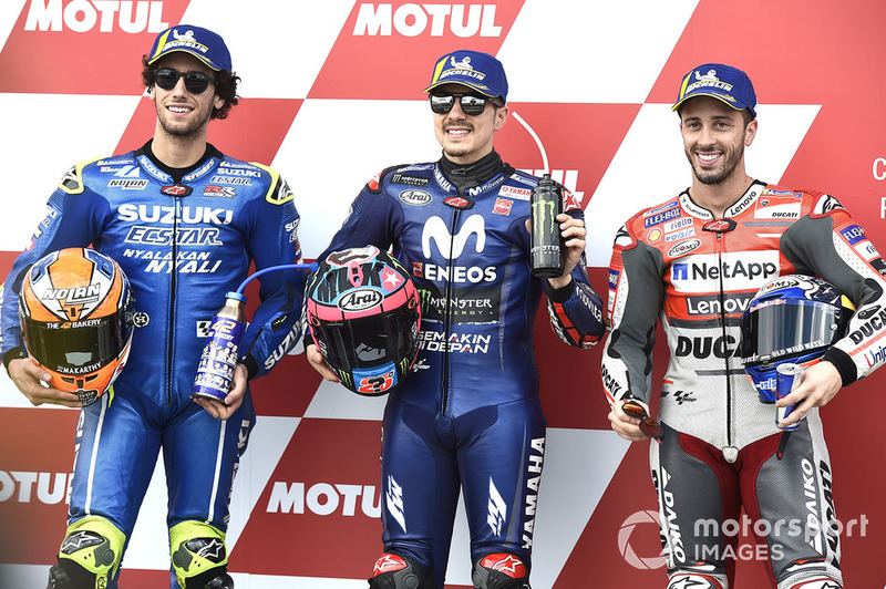 Ganador de la pole Maverick Viñales, Yamaha Factory Racing, segundo lugar Alex Rins, Team Suzuki MotoGP, tercer lugar Andrea Dovizioso, Ducati Team
