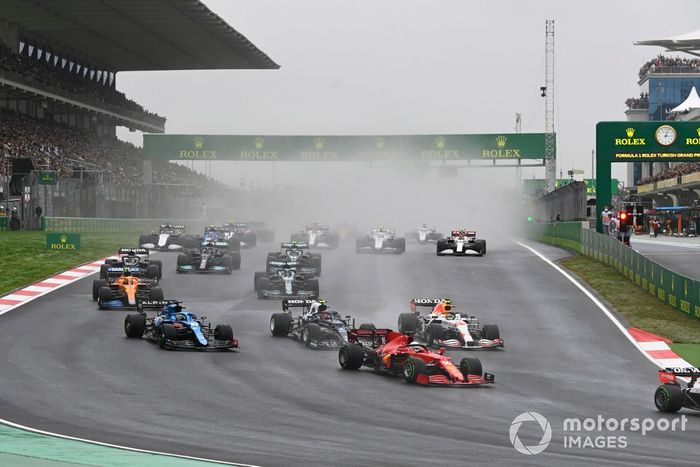 Arrancada Charles Leclerc, Ferrari SF21, Sergio Pérez, Red Bull Racing RB16B, Pierre Gasly, AlphaTauri AT02, Fernando Alonso, Alpine A521