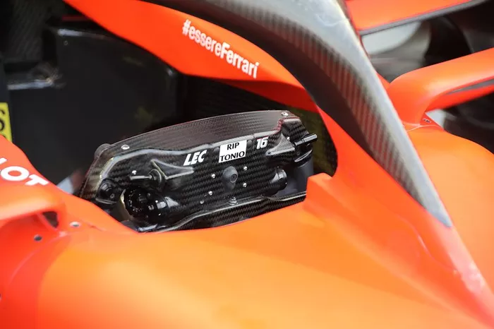 Ferrari SF90, cockpit