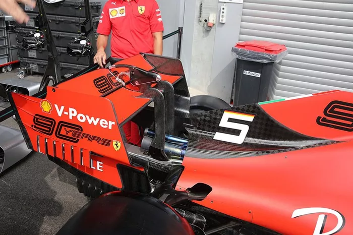 Detalle del alerón trasero Ferrari SF90