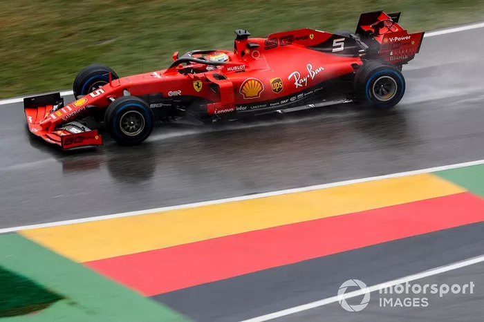 Los Ferrari salieron muy bien: Vettel pasó de 20º a 14º y Leclerc de 10º a 6º
