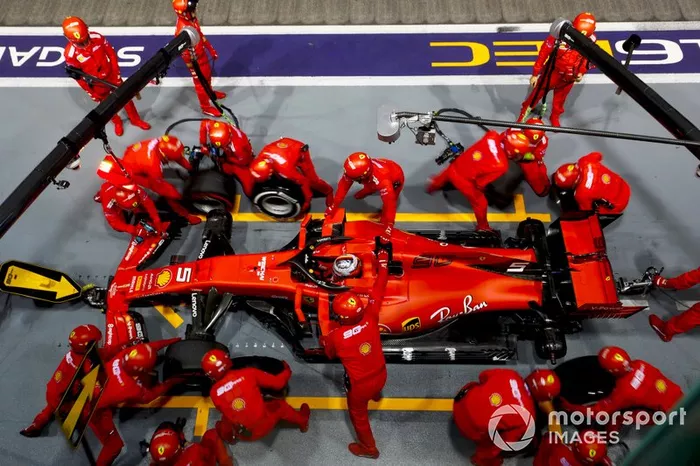 Sebastian Vettel, Ferrari SF90 pit stop