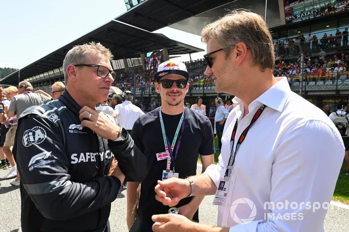 Bernd Maylander, piloto do Safety Car da FIA, na grelha com os convidados