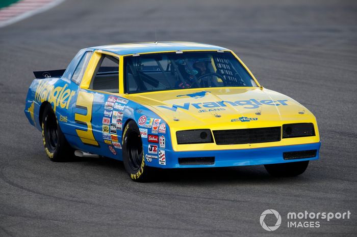 Daniel Ricciardo, McLaren, en el coche de Dale Earnhardt Wrangler Chevrolet Monte Carlo NASCAR de 1984