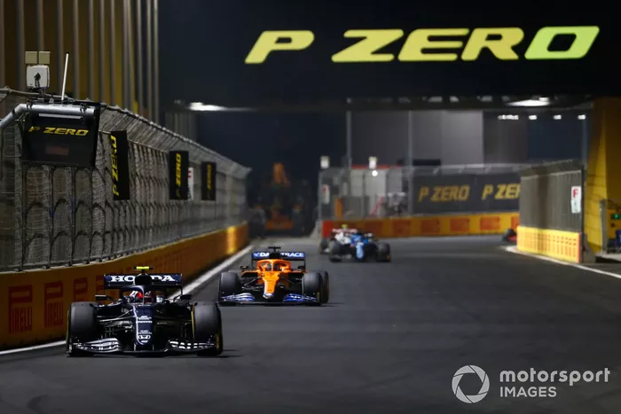 Pierre Gasly, AlphaTauri AT02, Daniel Ricciardo, McLaren MCL35M