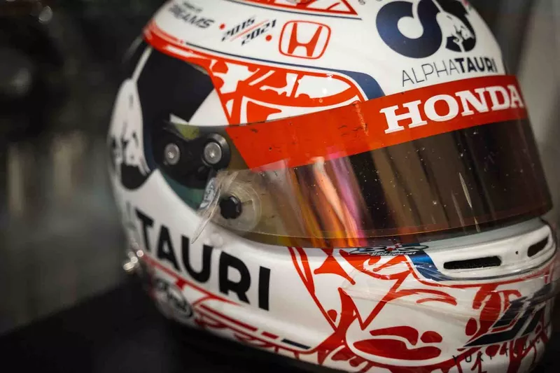 Yuki Tsunoda's special helmet for F1 2021 Abu Dhabi GP