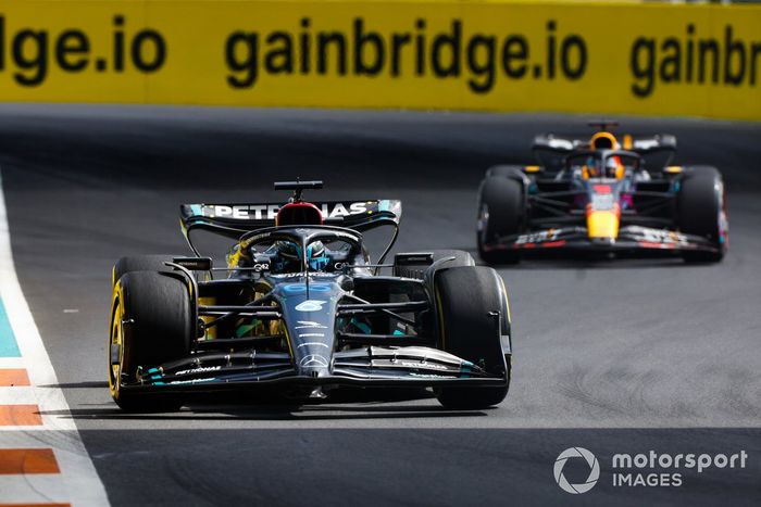 George Russell, Mercedes F1 W14, Max Verstappen, Red Bull Racing RB19