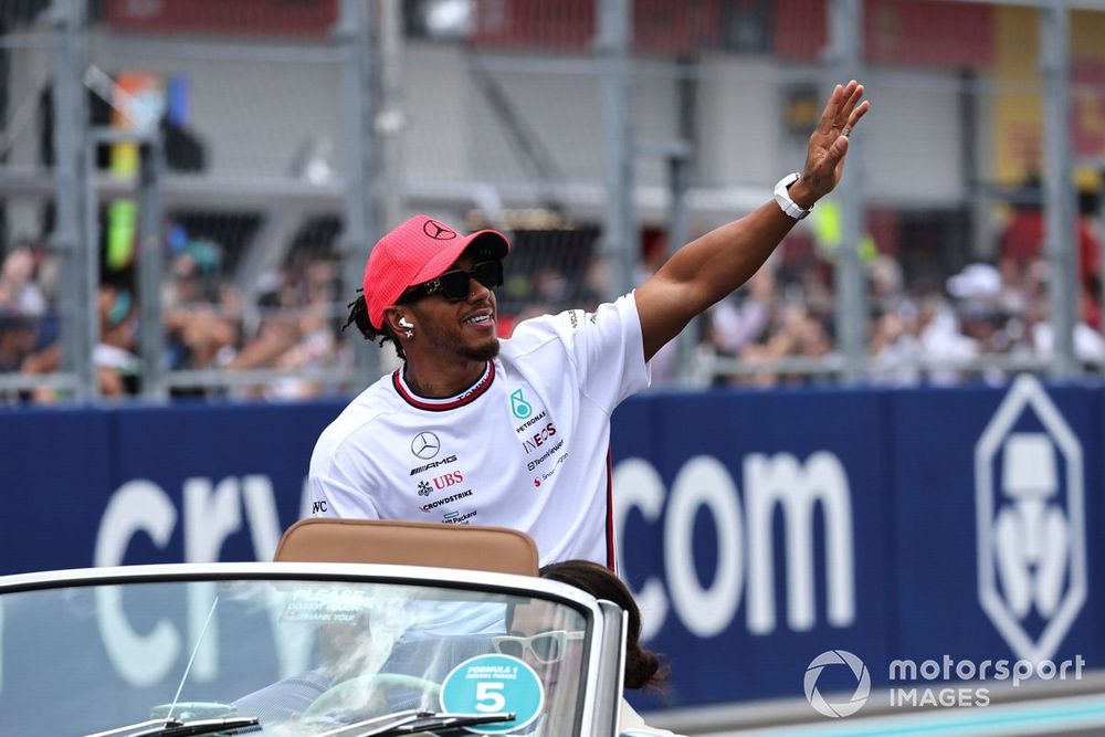 Lewis Hamilton, Mercedes-AMG, en el desfile de pilotos